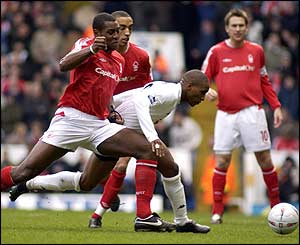 Nottingham Forest's Wes Morgan and Tottenham's Jermain Defoe