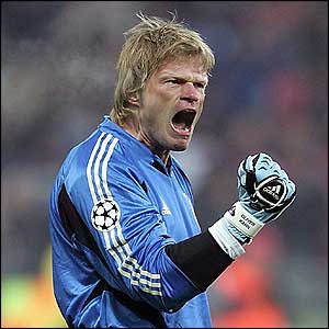 Bayern Munich goalkeper Oliver Kahn celebrates his side's early opener