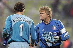 Jens Lehmann and Oliver Kahn shake hands
