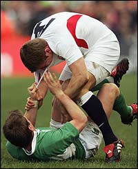 Mark Cueto and Ireland's Ronan O'Gara scuffle