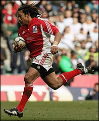 Tana Umaga scores the opening try
