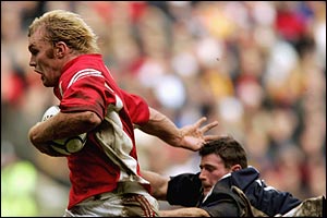 The South's Schalk Burger shakes off Andy Titterrell