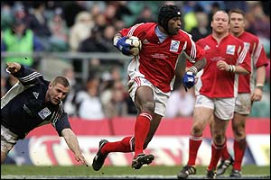 Sereli Bobo leaves the North's Ben Cohen behind