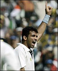 Zaheer Khan traps Younis Khan lbw