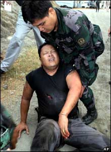 Injured guard, Manila prison jailbreak - 14/3/05