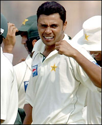 Danish Kaneria takes 3-136 for Pakistan