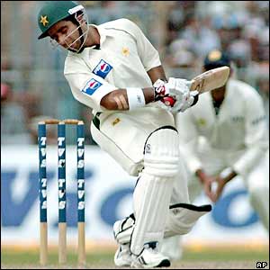 Taufeeq Umar takes evasive action during an unspectacular innings