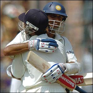 Karthik and Dravid celebrate Dravid's ton