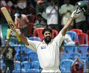 Inzamam celebrates making a century in his 100th Test