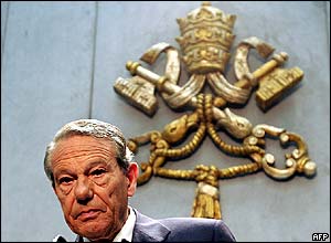 Vatican spokesman Joaquin Navarro-Valls addresses journalists