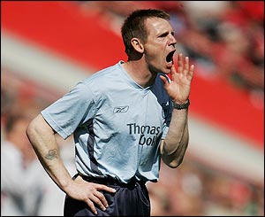 Stuart Pearce urges calm