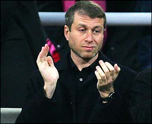 Roman Abramovich applauds his team off the pitch