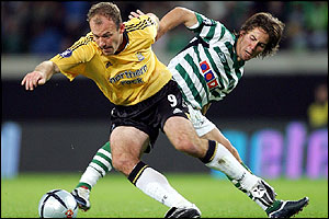 Alan Shearer battles for the ball with Anderson Polga of Sporting