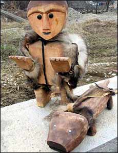 Wooden statues (savens)