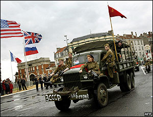 People dressed up as Soviet soldiers take part in a parade in Reims, France (7 May, 2005)