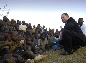 Jack McConnell and pupils from Mingi Secondary School