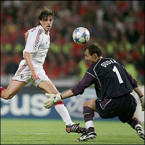 Hernan Crespo scores AC Milan's third goal