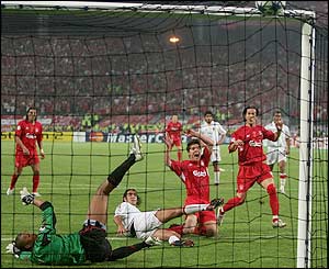 Xabi Alonso scores for Liverpool