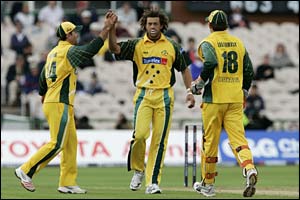 Andrew Symonds (C) bowls Shahrair Nafees