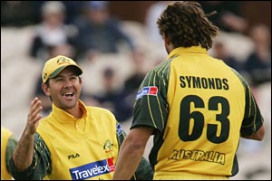 Ricky Ponting (L) celebrates the wicket of Habibul Bashar