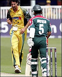 Jason Gillespie celebrates an early wicket for Australia