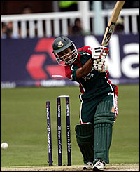 Mohammad Ashraful is yorked by Brett Lee to leave Bangladesh on 19-3