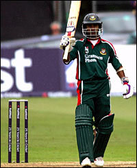 Khaled Mashud celebrates his half century on his way to 71 not out