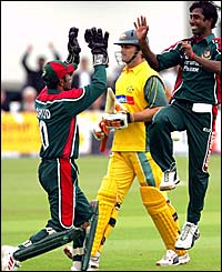 Adam Gilchrist scored 45 off 36 deliveries