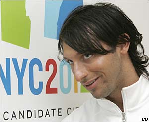 Australian swimmer Ian Thorpe supports New York's 2012 Olympic bid