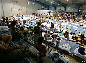 Tourists and Mexicans take shelter in a gym in Cancun