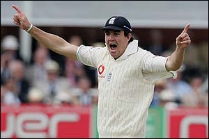 Pietersen celebrates removing Justin Langer