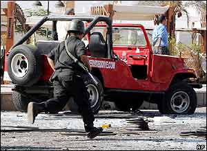 Egyptian soldier runs over debris at the market
