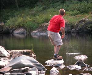 Chris Mace warming up for stone skimming at Fairy Glen (Dave Thurlow)