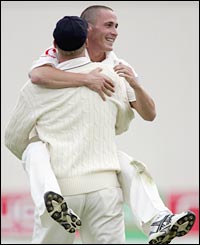 Simon Jones hugs Andrew Flintoff