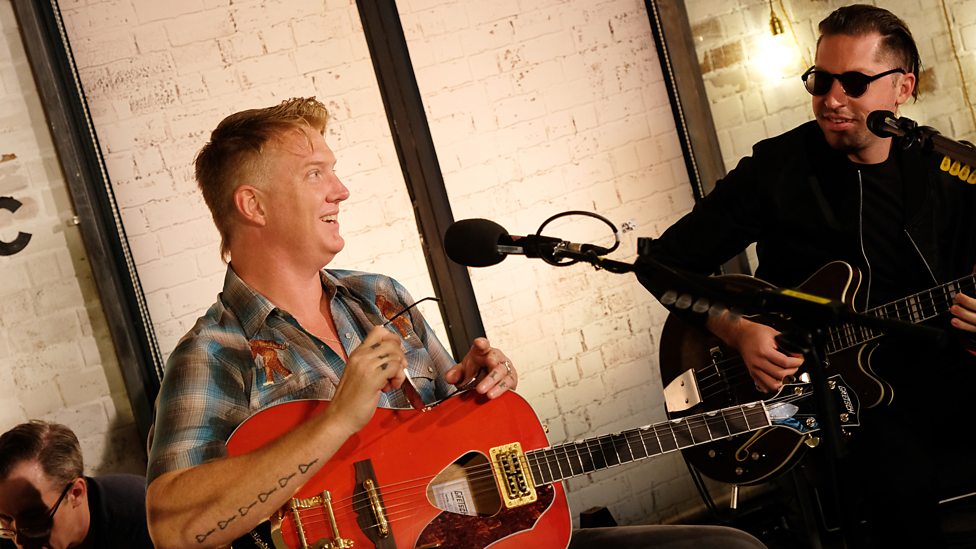 Queens of the Stone Age perform Domesticated Animals for Lauren Laverne
