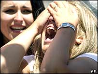 Những người hâm mộ bày tỏ cảm xúc sau khi nghe tuyên án