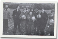 Disgyblion Ysgol Dyffryn Nantlle yn yr ardd