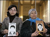 Familiares de vítimas do massacre da Universidade de La Cantuta