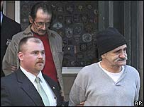 David Dalaia (dir.) e James O'Hare (atrás)