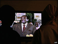 رابرت موگابه در تلویزیون