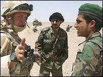 سربازان افغان و بریتانیایی در هلمند