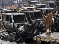 ماضی میں حملے کا شکار ہونے والے نیٹو کے ٹرک (فائل فوٹو)