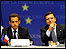 Ông Sarkozy (trái) và ông Barroso