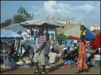 Mercado popular na Guiné-Bissau