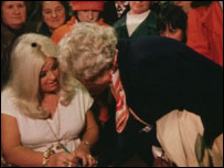 Diana Dors signing books in Swindon bookshop