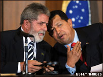 Os presidentes do Brasil, Luiz Inácio Lula da Silva, e da Venezuela, Hugo Chávez, em Caracas