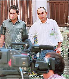 سام کلانتری (سمت راست) و محسن شهرنازدار (سمت چپ) سازندگان فیلم از خانه شماره ۳۷