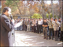 تجمع در دانشگاه لرستان - عکس از سايت لور