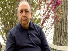 بهمن فرمان آرا در نمایی از فیلم کنسرتی که اجرا نشد