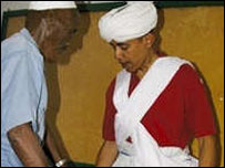 पारंपरिक वेशभूषा में ओबामा